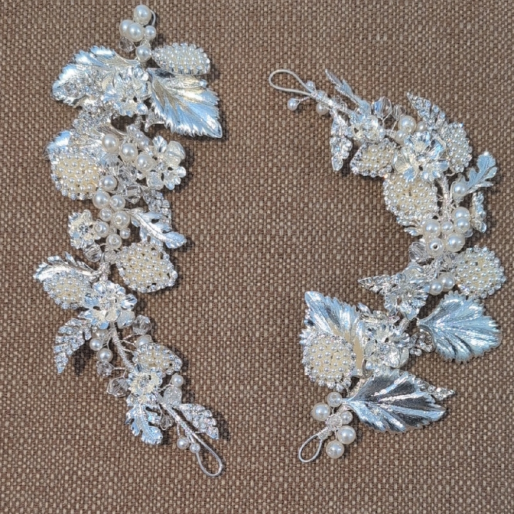 Soho Silver and Cream Leaf Pearl Hair Clips